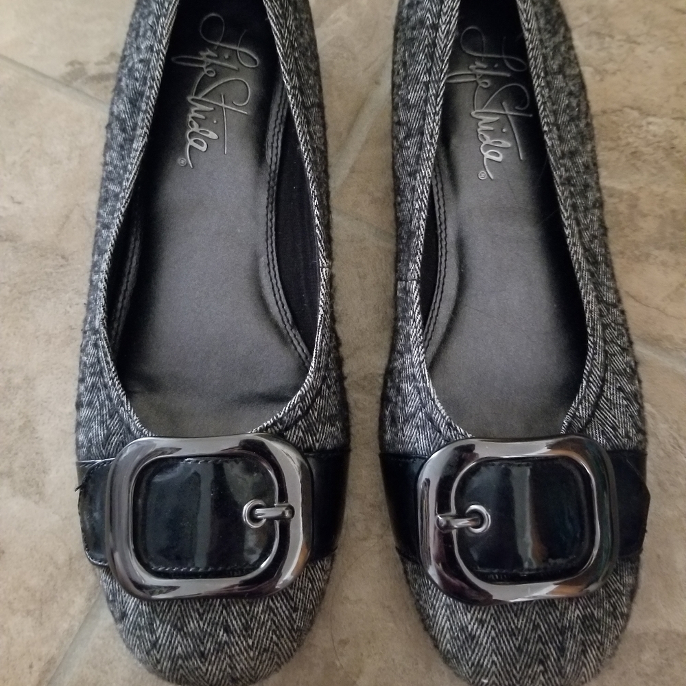 Black & White Life Stride Shoes